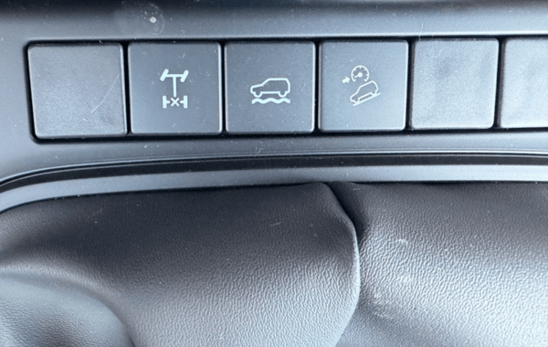 isuzu-d-max-2-2-ddi-164ch-b-strong-space-m-t - 167864686