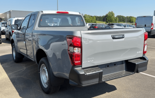 isuzu-d-max-2-2-ddi-164ch-b-strong-space-m-t - 167864686