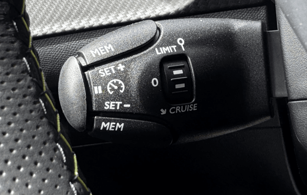 peugeot-2008-1-2-hybrid-145ch-gt-e-dcs6 - 168584686