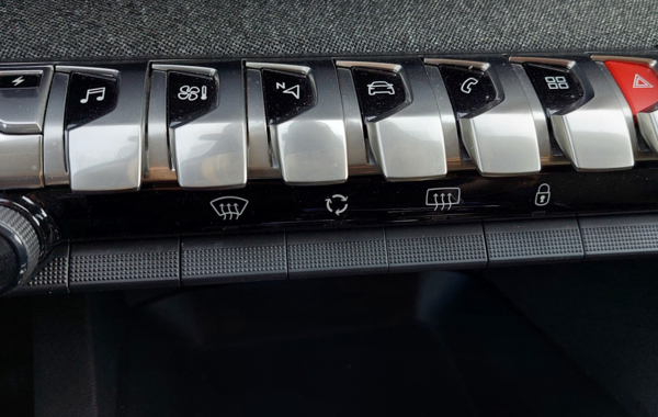 peugeot-3008-1-2-puretech-130ch-s-s-gt-eat8 - 81884686