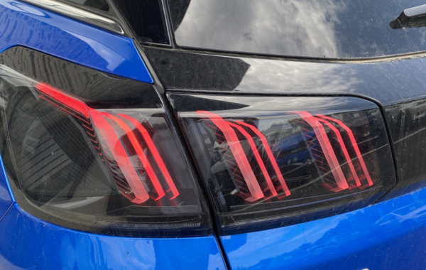 peugeot-3008-1-2-puretech-130ch-s-s-gt-eat8 - 82194686