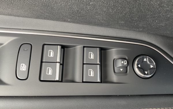peugeot-3008-1-2-puretech-130ch-s-s-gt-eat8 - 82194686