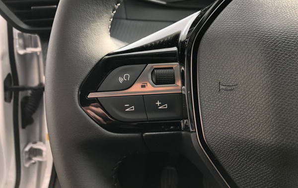 peugeot-2008-1-2-puretech-100ch-s-s-allure - 631754713