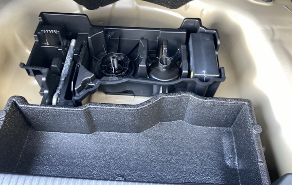 peugeot-2008-1-2-puretech-130ch-s-s-allure-eat8 - 705894713