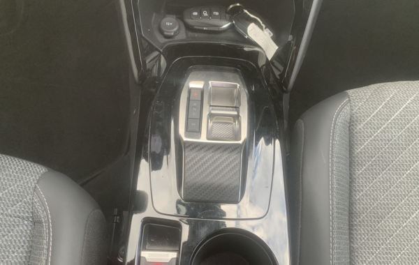 peugeot-2008-1-2-puretech-130ch-s-s-allure-eat8 - 710944713