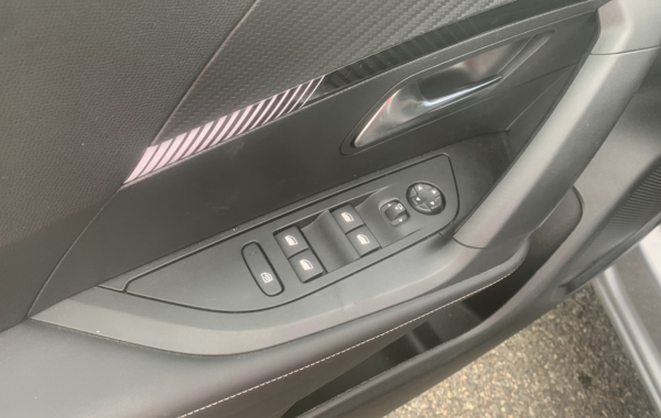 peugeot-2008-1-2-puretech-130ch-s-s-allure-eat8 - 710944713