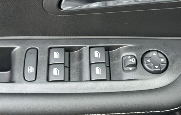 peugeot-208-1-2-puretech-100ch-s-s-allure - 781854713