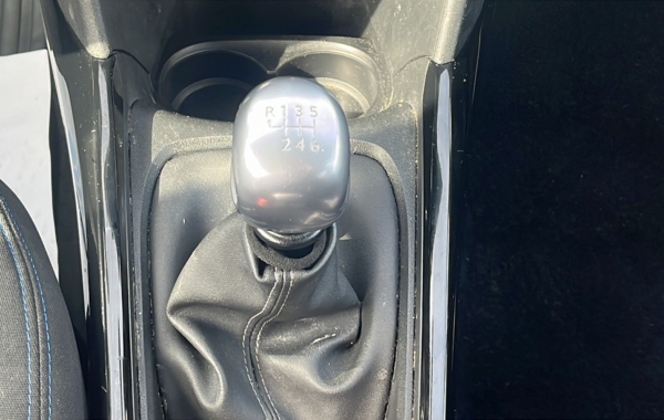 peugeot-2008-1-2-puretech-130ch-e6-c-signature-s-s - 826774713