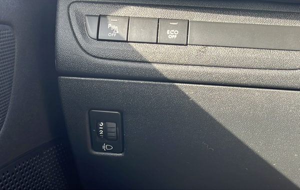 peugeot-2008-1-2-puretech-130ch-e6-c-signature-s-s - 826774713