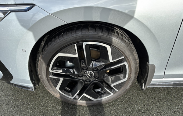 volkswagen-golf-viii-1-5-etsi-evo2-150ch-r-line-edition-dsg7 - 828454713