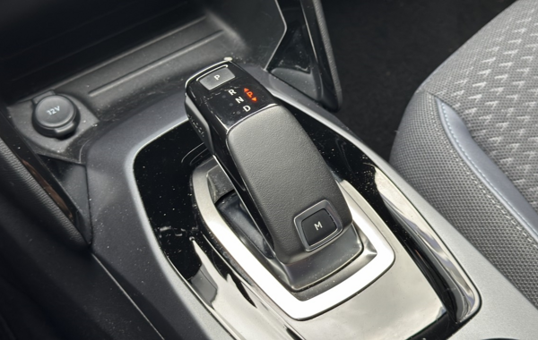 peugeot-2008-1-2-puretech-130ch-s-s-allure-eat8 - 841534713