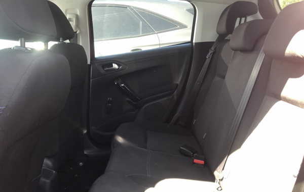 peugeot-208-1-2-puretech-82ch-style-5p - 842764713