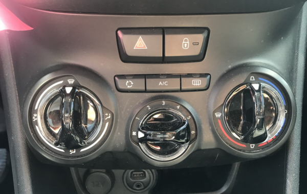 peugeot-208-1-2-puretech-82ch-style-5p - 842764713