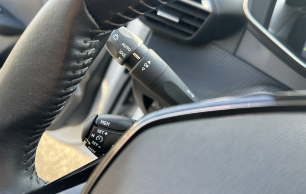 peugeot-208-1-2-puretech-100ch-s-s-allure-118g - 853274713