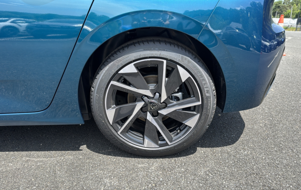 peugeot-308-1-5-bluehdi-130ch-s-s-allure-eat8 - 858434713