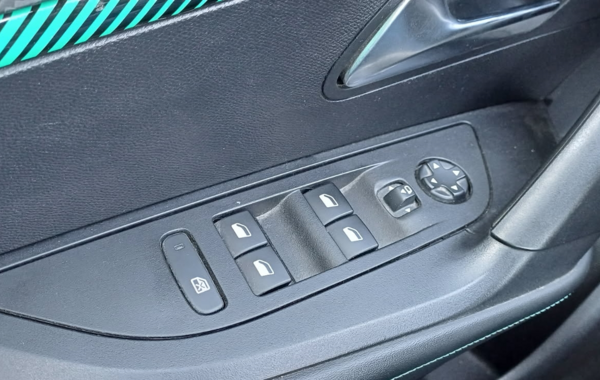 peugeot-2008-1-5-bluehdi-130ch-s-s-allure-eat8 - 874654713