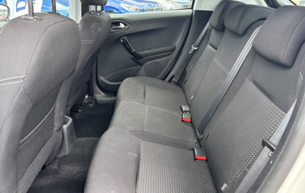 peugeot-208-1-2-puretech-110ch-allure-s-s-eat6-5cv-5p - 878354713