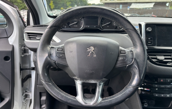 peugeot-208-1-2-puretech-110ch-allure-s-s-eat6-5cv-5p - 878354713