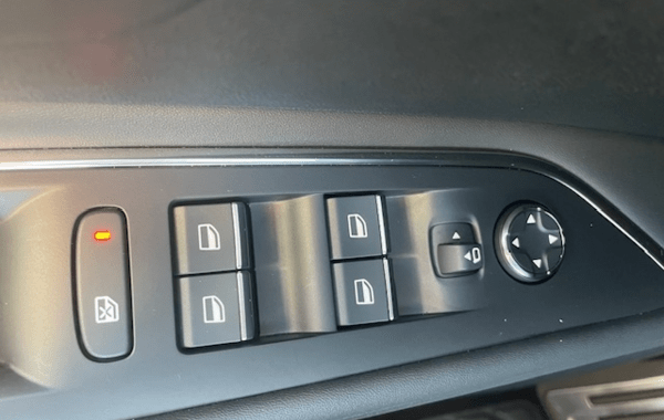 peugeot-3008-1-2-puretech-130ch-s-s-gt-eat8 - 882514713