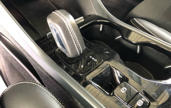 volvo-xc40-t2-129ch-r-design-geartronic-8 - 883634713