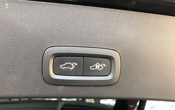 volvo-xc40-t2-129ch-r-design-geartronic-8 - 883634713