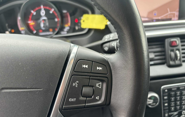 volvo-v40-d2-adblue-120ch-signature-edition-geartronic - 890024713