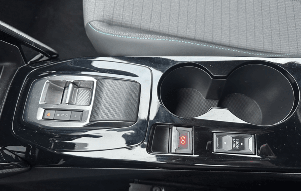 peugeot-2008-1-2-puretech-130ch-s-s-allure-eat8 - 898904713