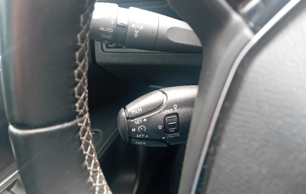 peugeot-3008-1-2-puretech-130ch-s-s-allure - 900714713