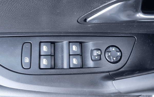 peugeot-2008-e-2008-136ch-allure - 907474713