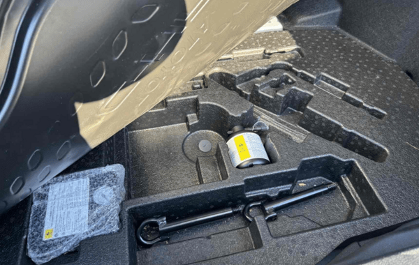 toyota-c-hr-122h-collection-2wd-e-cvt-my22 - 910324713