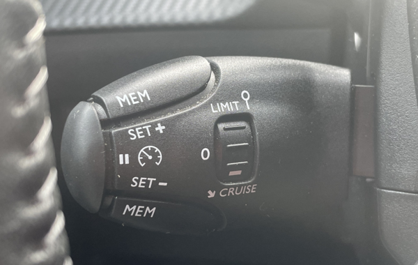peugeot-2008-1-2-puretech-130ch-s-s-allure-eat8 - 910394713