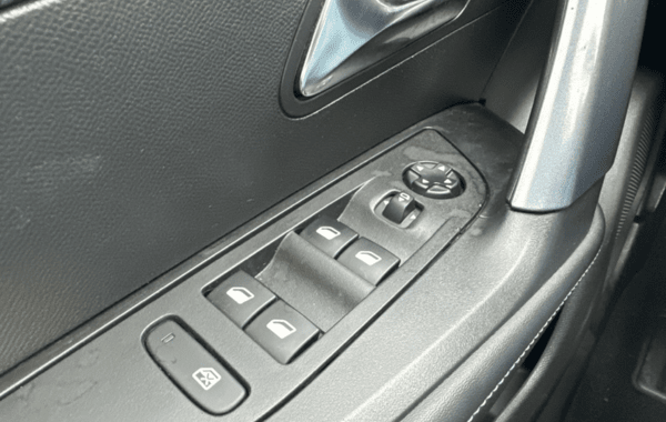 peugeot-2008-1-5-bluehdi-130ch-s-s-allure-eat8-7cv - 910424713