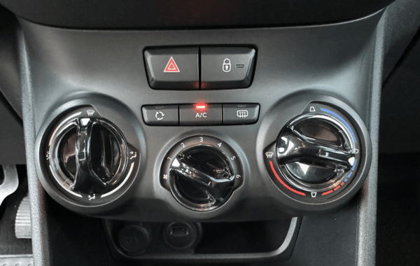 peugeot-208-affaire-1-2-puretech-82ch-s-s-premium-pack-euro6c - 922594713