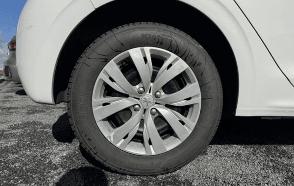 peugeot-208-affaire-1-2-puretech-82ch-s-s-premium-pack-euro6c - 922634713