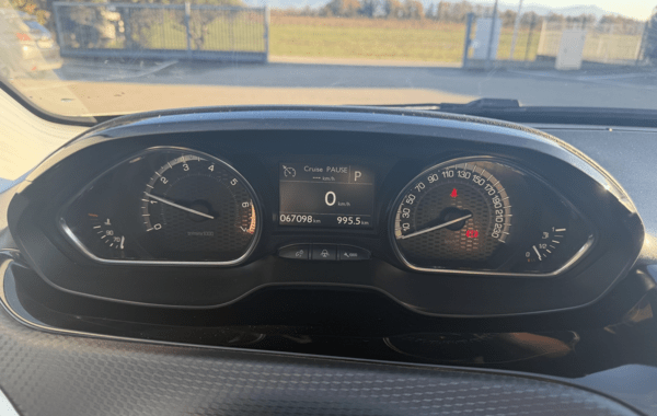 peugeot-2008-1-2-turbo-130ch-e6-c-gt-line-s-s-eat6 - 923904713