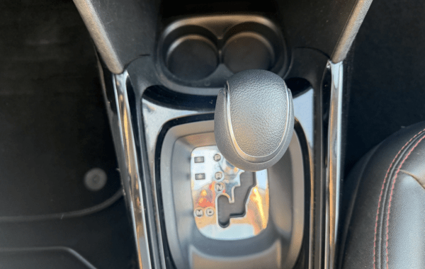 peugeot-2008-1-2-turbo-130ch-e6-c-gt-line-s-s-eat6 - 923904713