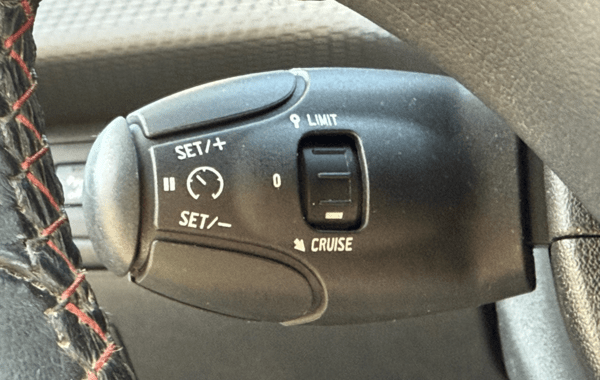 peugeot-2008-1-2-turbo-130ch-e6-c-gt-line-s-s-eat6 - 923904713