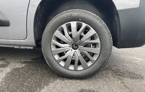 citroen-berlingo-m-1-5-bluehdi-100ch-s-s-plus-5-places - 928024713