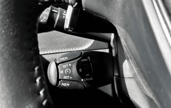 peugeot-2008-1-2-hybrid-145ch-allure-e-dcs6 - 929214713