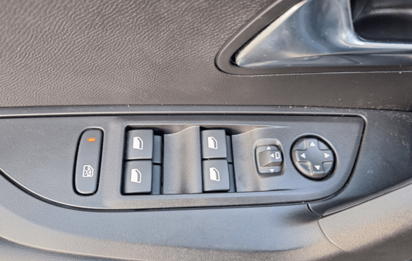 peugeot-2008-1-2-hybrid-145ch-allure-e-dcs6 - 931564713