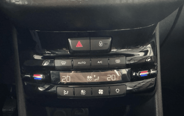 peugeot-208-1-2-puretech-82ch-e6-2-evap-allure-5p - 933344713