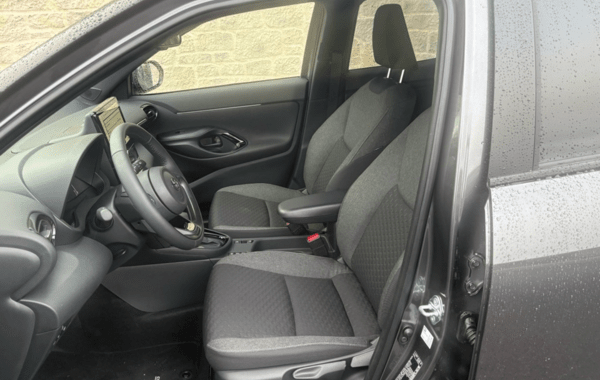 toyota-yaris-cross-130h-design-my25 - 934584713