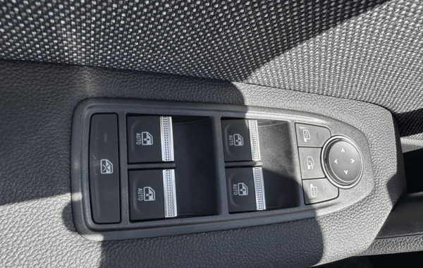 renault-captur-ii-1-8-e-tech-full-hybrid-160ch-techno-25 - 935694713