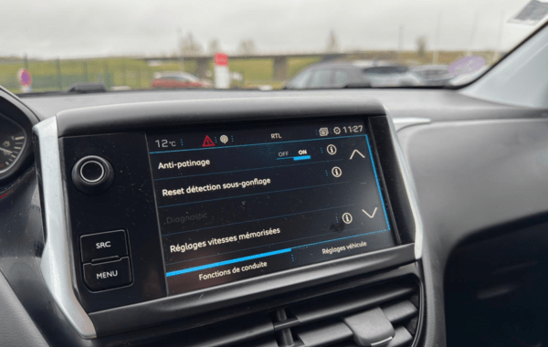 peugeot-208-affaire-1-2-puretech-82ch-s-s-premium-pack-euro6c - 937454713