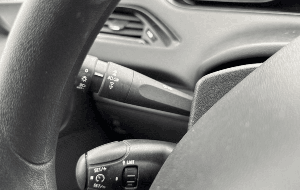 peugeot-208-affaire-1-2-puretech-82ch-s-s-premium-pack-euro6c - 937454713