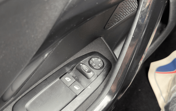 peugeot-208-affaire-1-2-puretech-82ch-s-s-premium-pack-euro6c - 937454713