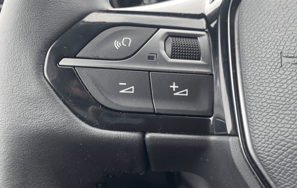 peugeot-208-1-2-puretech-100ch-s-s-allure - 938374713