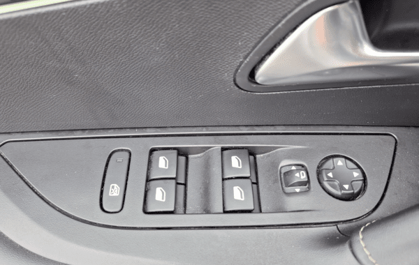 peugeot-2008-1-5-bluehdi-130ch-s-s-gt-eat8-125g - 940574713