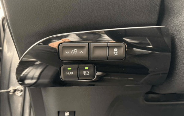 toyota-prius-122h-dynamic - 944954713