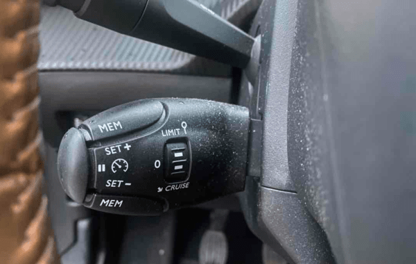 peugeot-2008-1-2-puretech-100ch-s-s-active-pack - 945374713